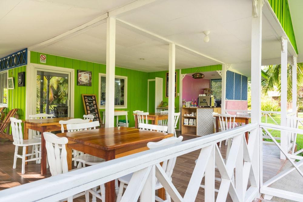 Laguna Lodge *