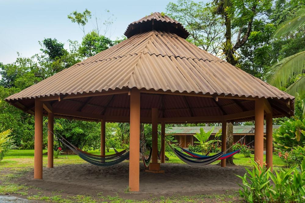 Laguna Lodge